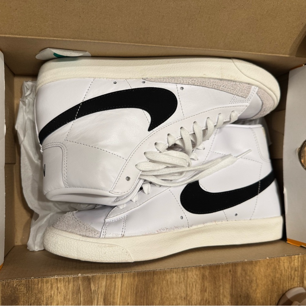 Nike Women’s Blazer 77